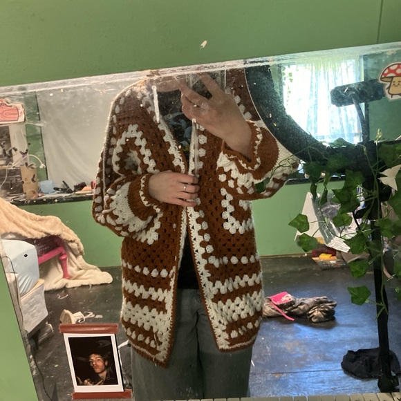 Knitted cardigan/sweater. - Picture 1 of 2